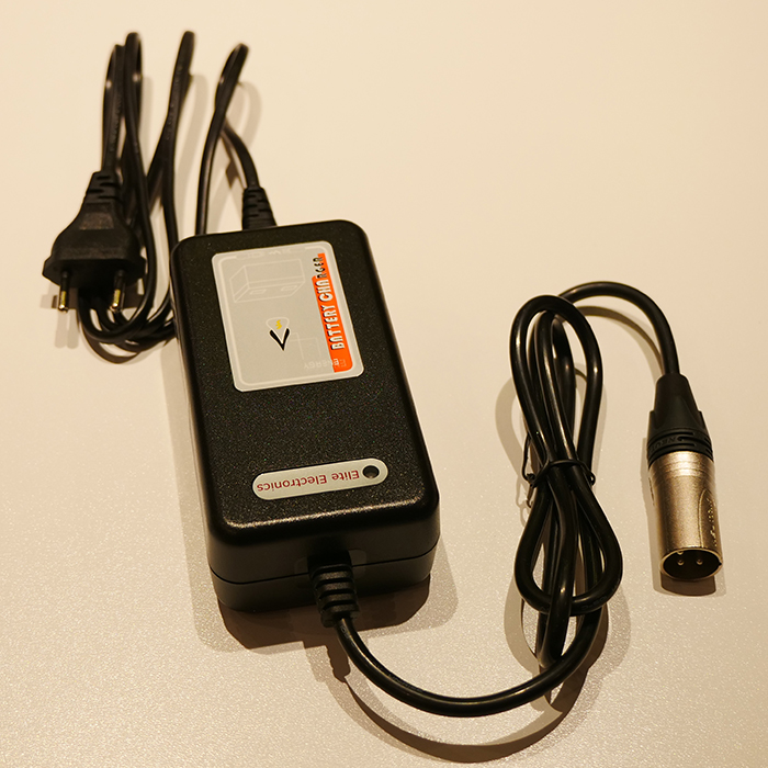 Scootmobiel acculader (24v 2amp)